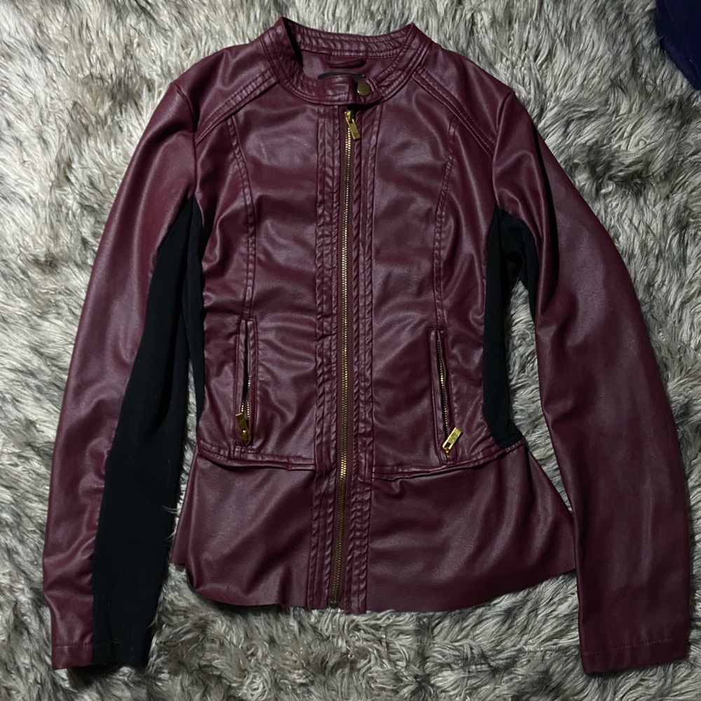 NEW LOOK SIZE SMALL MAROON LEATHER JACKET